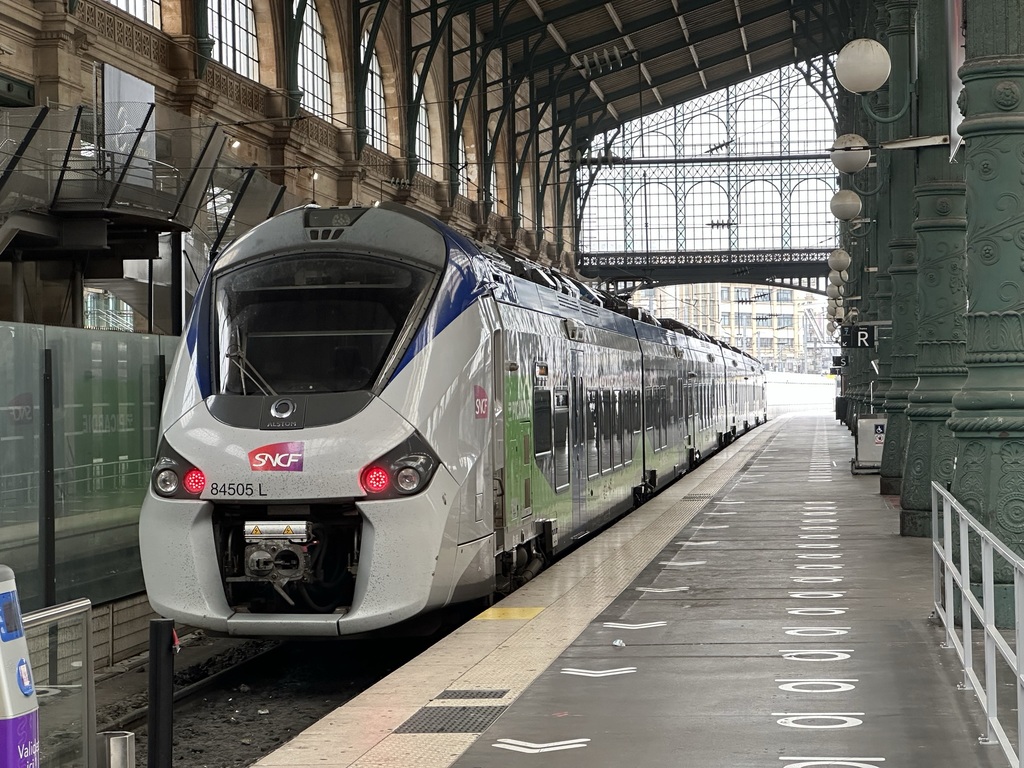 TER Picardie unit 84505 at Paris Gare du Nord station