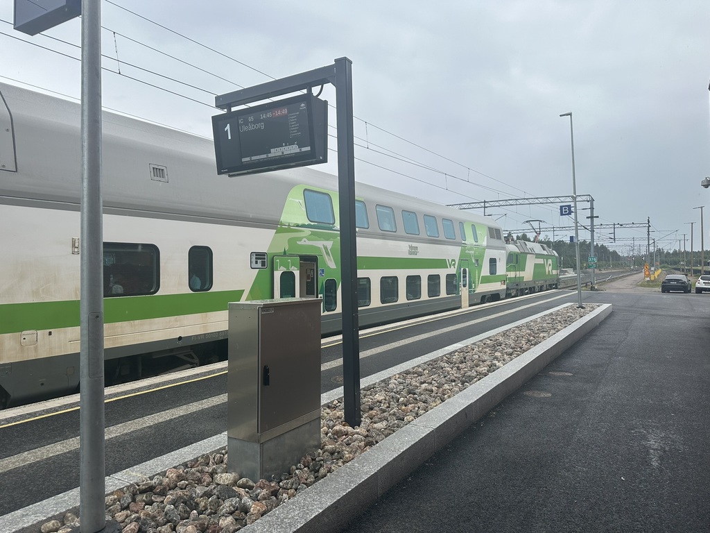 VR InterCity train hauled by a Sr3 class Vectron locomotive at Pieksämäki station